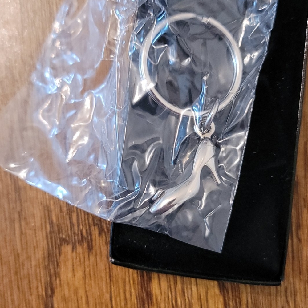 🍭 10/$15 Silver tone high heel key fob